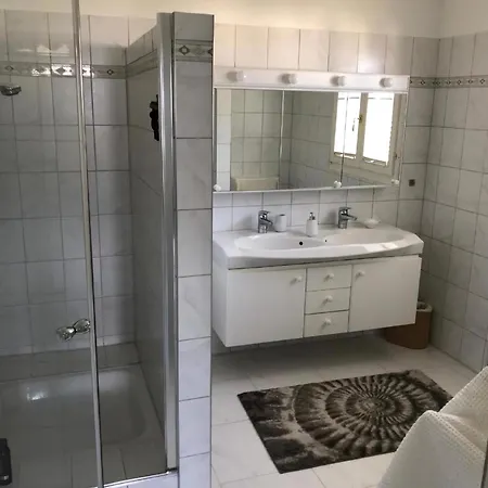 Ferienhaus, Ideal Fuer Zwei Paare Familien * Piazzogna